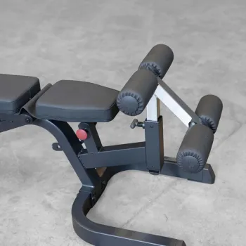 Body-Solid Kombibank Profi GFID-71B Black Edition – Detail Beinfixierung