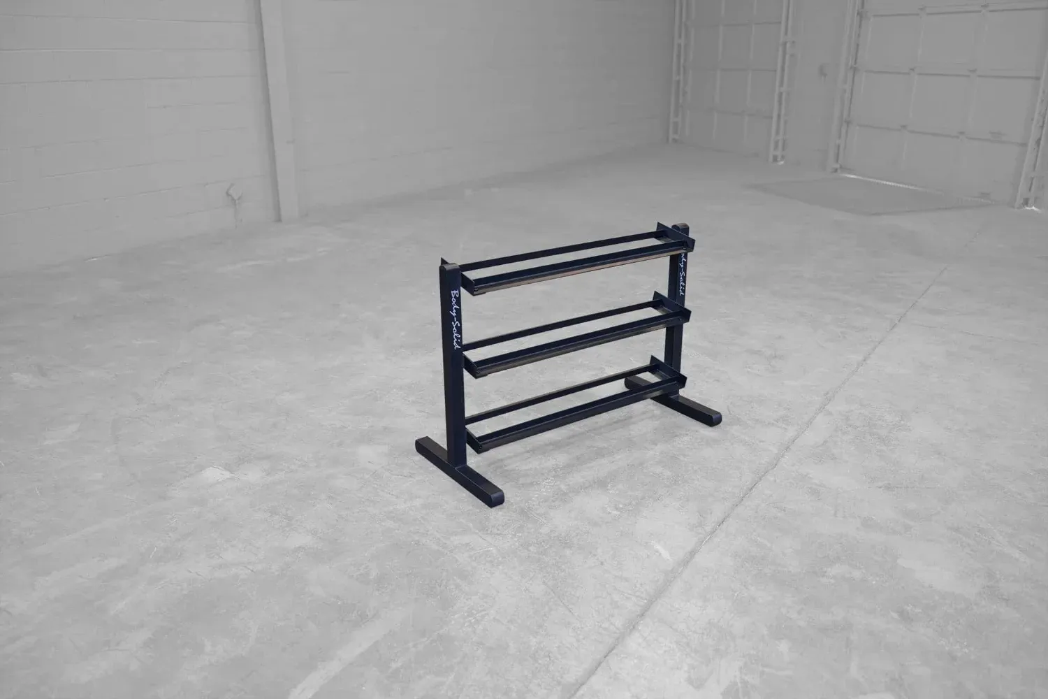 Body-Solid Kurzhantelablage GDR-363B Black Edition – Raumansicht schräg
