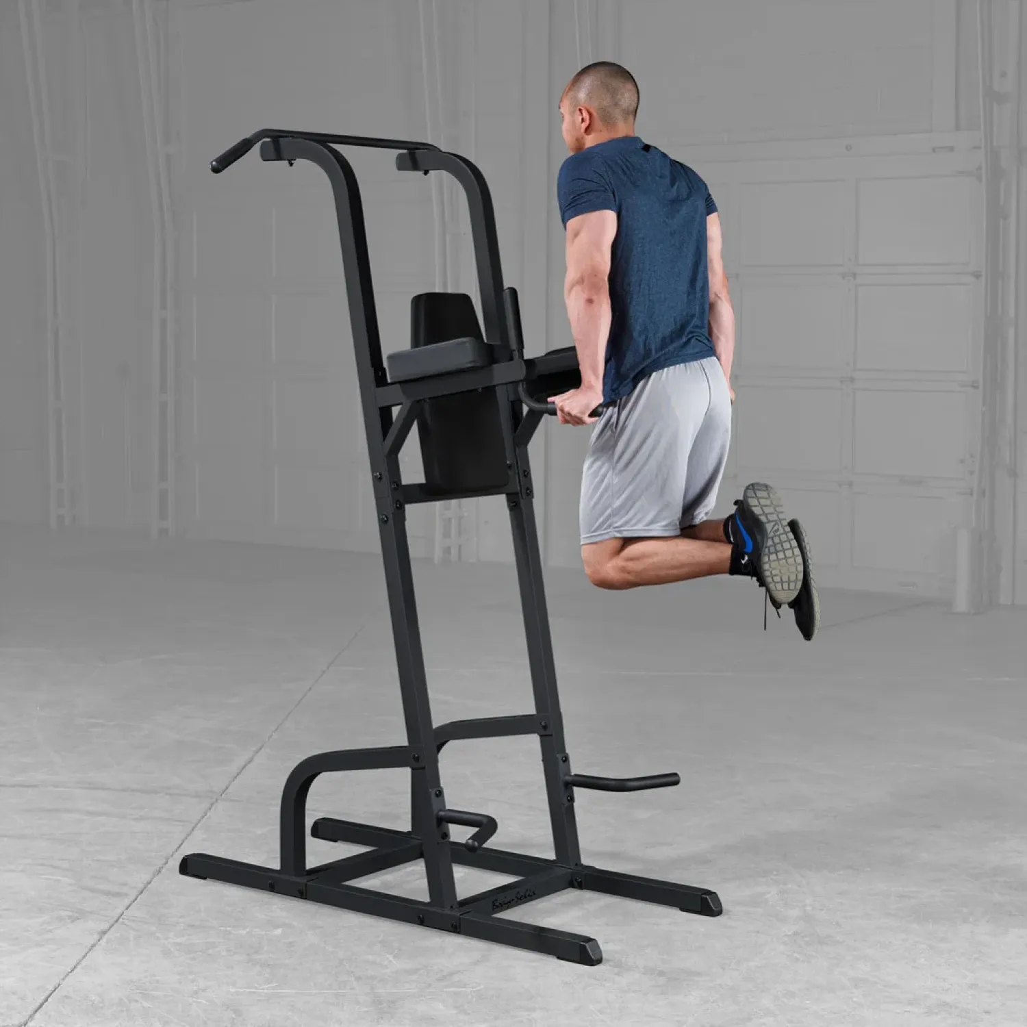 Body-Solid Kniehebe- Klimmzug- Dipständer GVKR-82B Black Edition – Dips