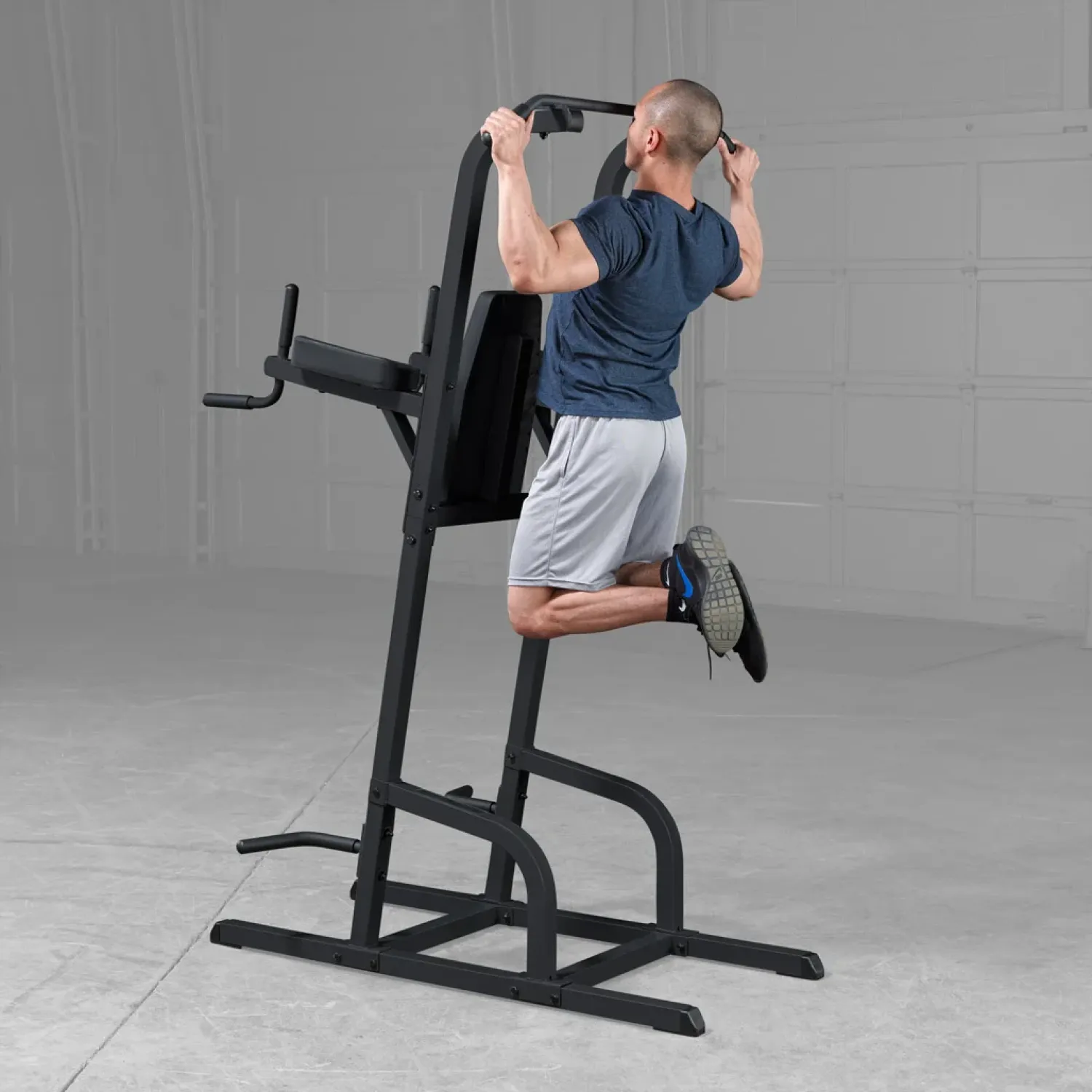 Body-Solid Kniehebe- Klimmzug- Dipständer GVKR-82B Black Edition – Klimmzug