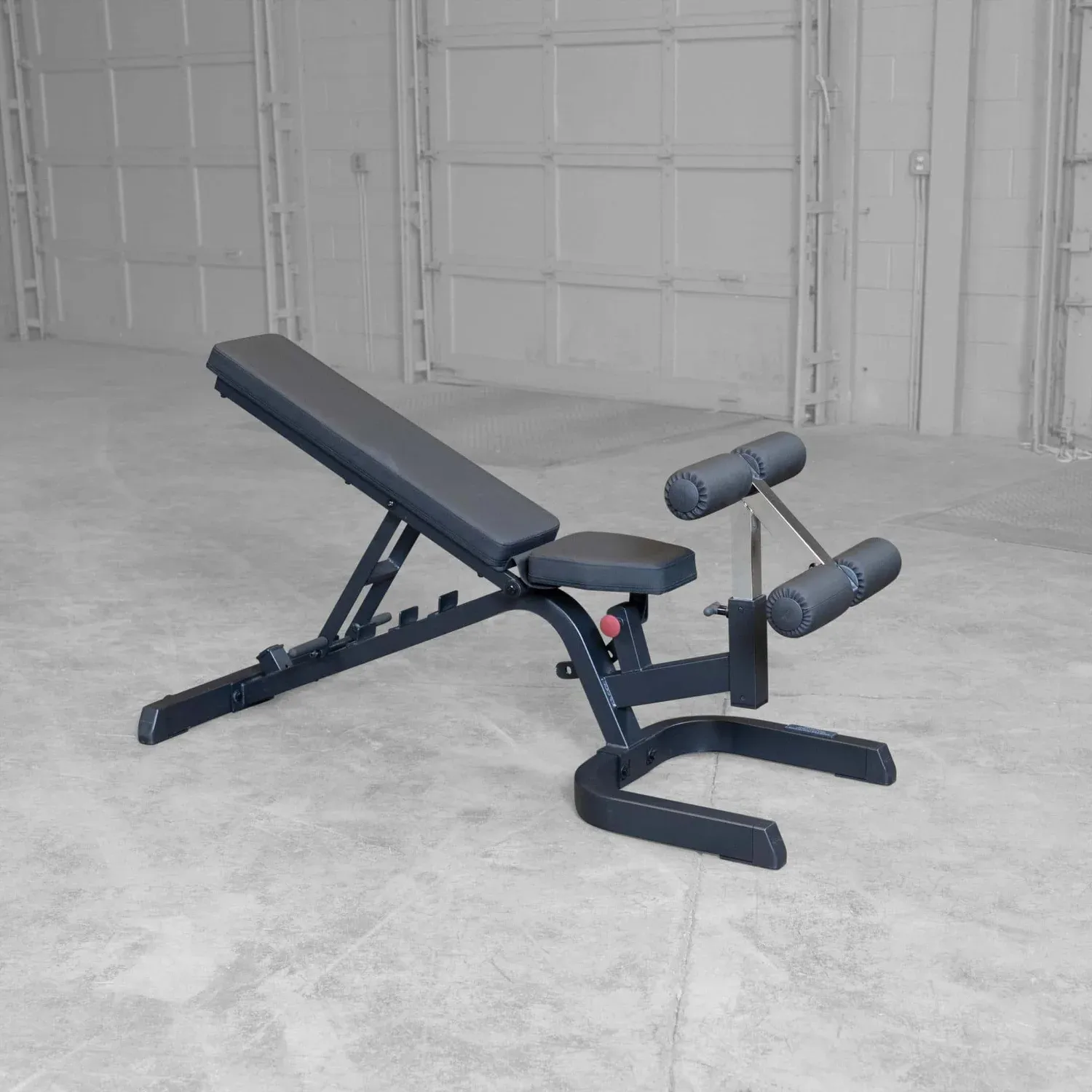 Body-Solid Kombibank Profi GFID-71B Black Edition – leichte Schrägstellung